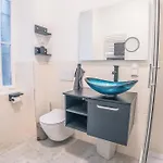 New! Exceptional Design Loft In A Location