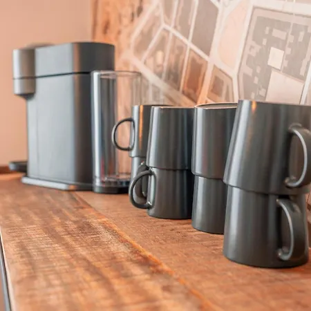 New! Exceptional Design Loft In A Location