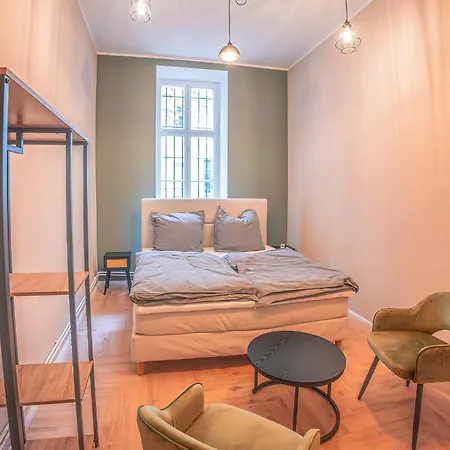 New! Exceptional Design Loft In A Location *