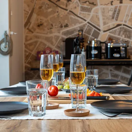 New! Exceptional Design Loft In A Location *