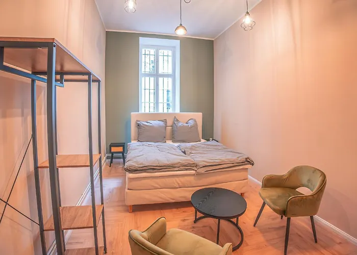 New! Exceptional Design Loft In A Location *