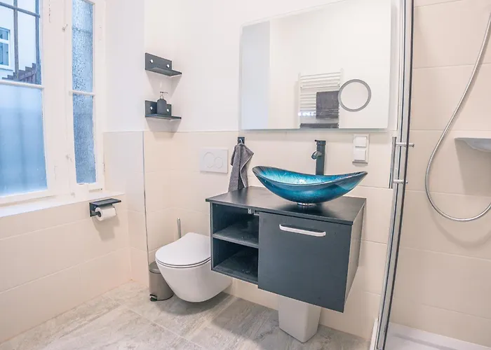 New! Exceptional Design Loft In A Location